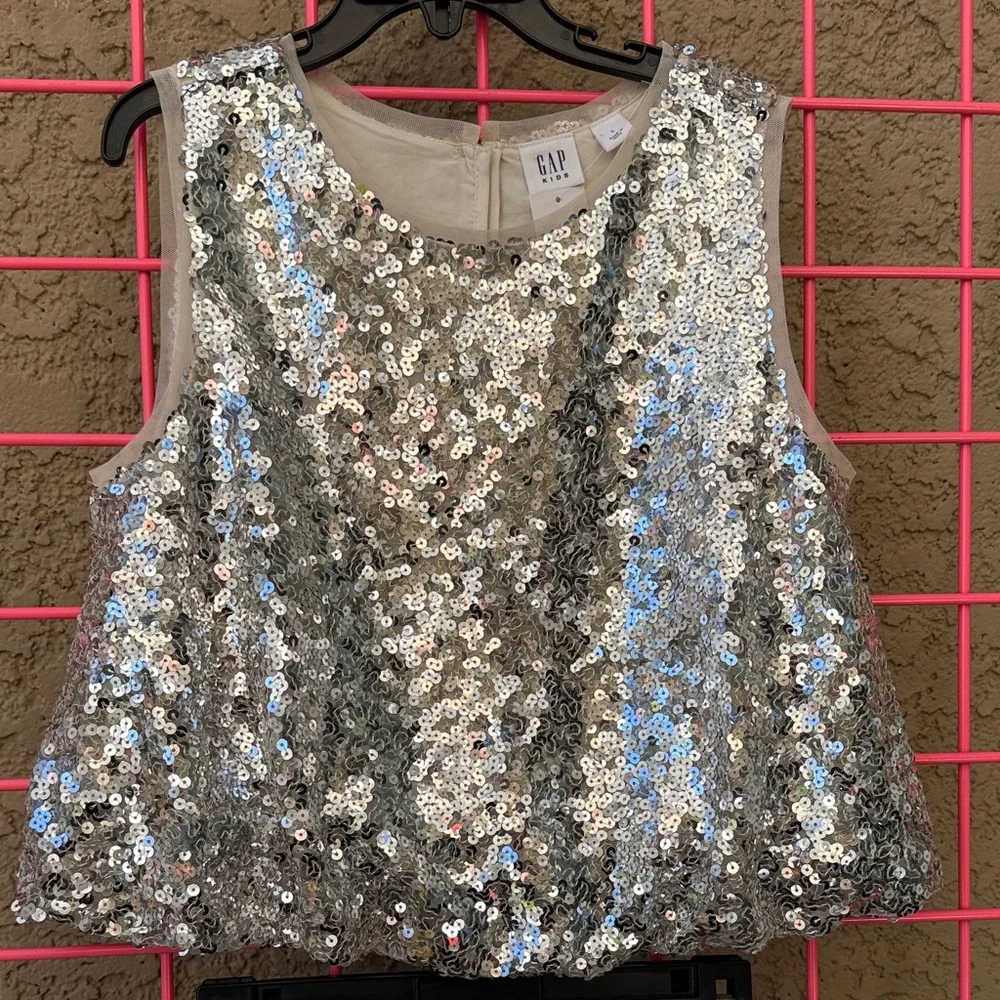 Gorgeous New Silver Sequin Crop Skirt With Cream Lace Trim